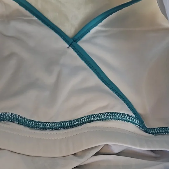 Danskin exercise top. - Picture 6 of 6